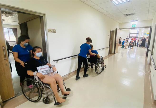 台中市卫生局举办住宿式机构灾害应变演练，强化灾害应变能力。（台中市卫生提供／陈淑芬台中传真）