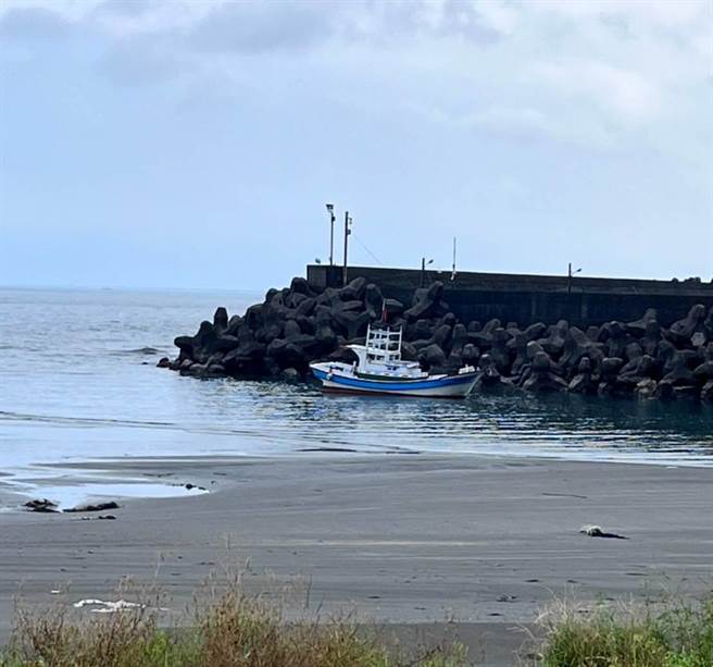 宜兰县头城镇梗枋渔港港口航道淤积，严重影响渔船进出港。（船长李灯贤提供／吴佩蓉宜兰传真）