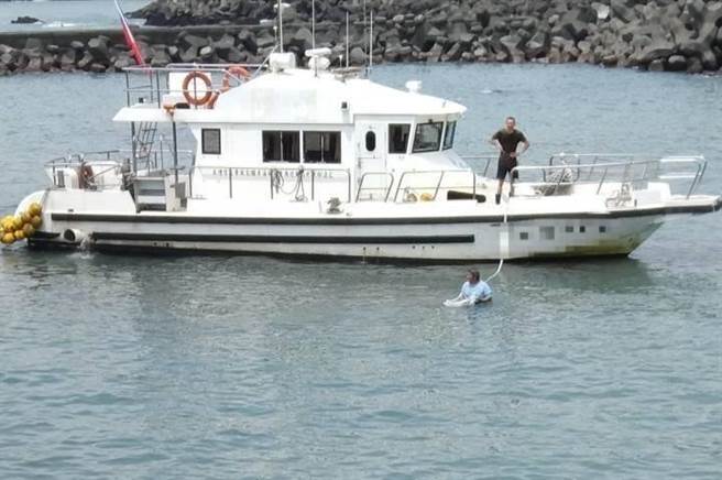 宜兰县头城镇梗枋渔港港口航道淤积，严重影响渔船进出港。（船长李灯贤提供／吴佩蓉宜兰传真）