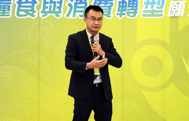 屏东县长周春米点名农委会主委陈吉仲可以参选屏南立委。(林和生摄)