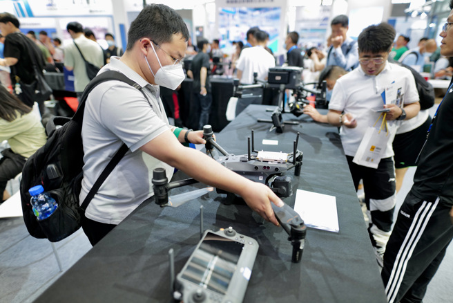 大陆适度扩大对无人机出口管制 ，9月1日实施。图为2023第八届深圳国际无人机展览会。（示意图／中新社资料照片）