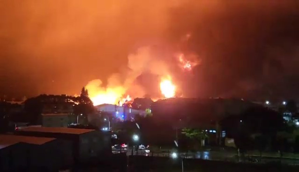 今1日晚間19時許新北林口發生大火。（民眾提供）