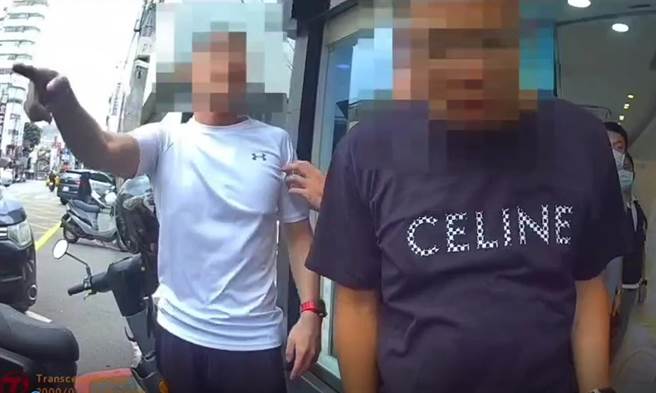 中市陳男到銀樓消費，不滿店家服務態度，持棍棒砸店，被警方逮捕送辦。（民眾提供／陳淑芬台中傳真）