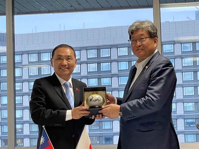 侯友宜的支持度持續呈現落後的狀況。（中時資料照）