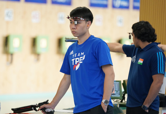 成都世大運中華射擊隊選手林暐傑出賽，可惜10公尺空氣手槍男子團體及個人賽無緣爭取獎牌。（大專體總提供／陳筱琳台北傳真）