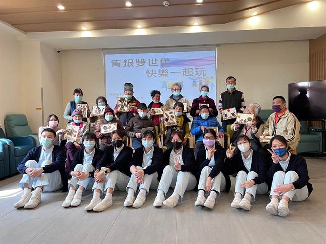 金大护理系举办长者健康整合式评估，早期发现可能失能或失智倾向个案，及早转介治疗。(图／金门大学提供)