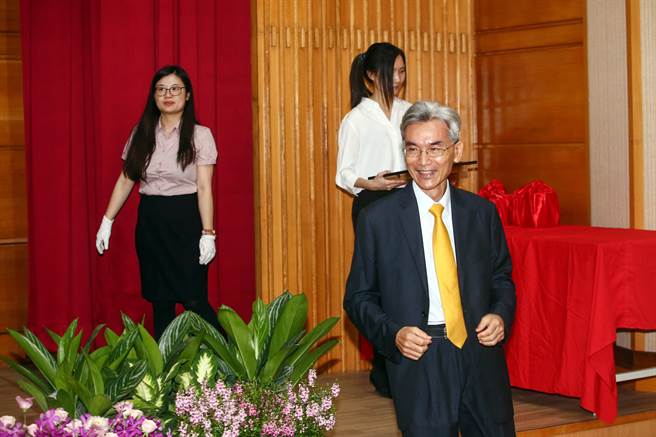 薛富盛从中兴大学校长卸任，接着将成为首任环境部长。（邓博仁摄）