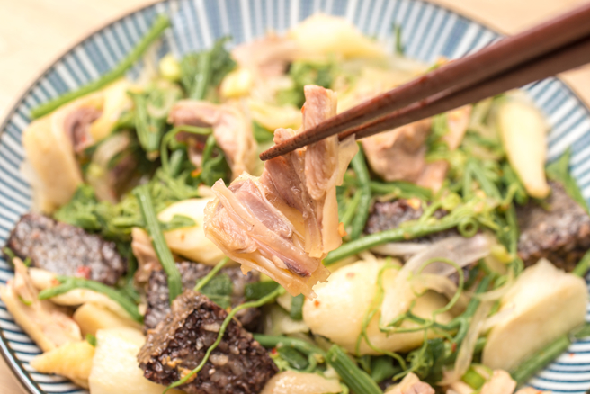 营养师林雨薇分享4款高纤外送餐点，包括素食便当、健康餐盒、咸水鸡套餐及夏威夷拌饭。（示意图／Shutterstock）