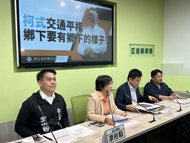 民進黨團上午舉行輿情記者會。（黃婉婷攝）