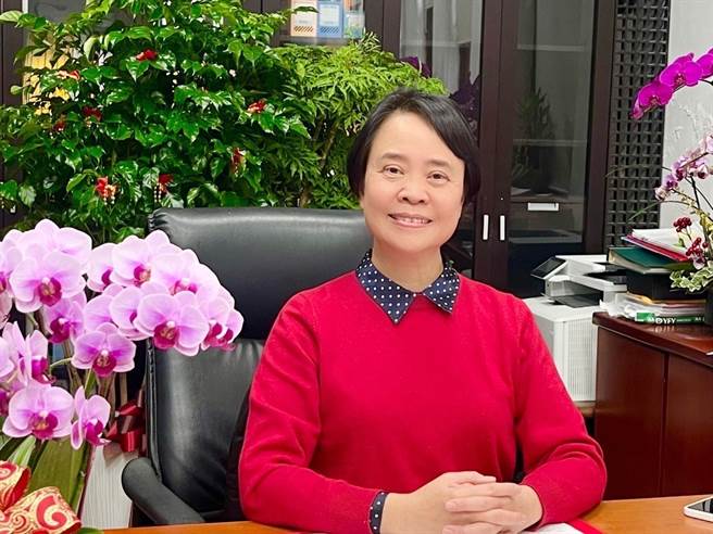 新竹市教育局長童鳳嬌無預警離職，返回竹縣擔任英語資源中心顧問。（擷自新竹市教育網／邱立雅竹縣傳真）