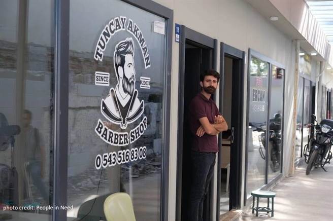 土耳其灾区理髮店重新开张，民生服务所需逐步復原。（国合会提供）