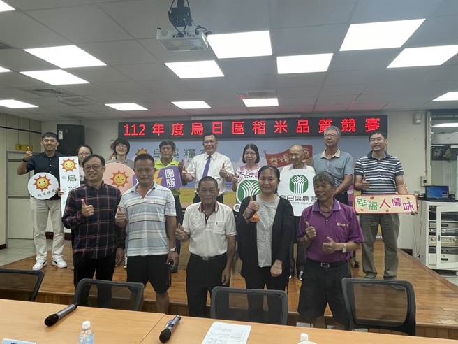 台中市烏日區農會1日於農會舉辦烏日區稻米品質競賽，從烏日區遴選出10位稻農進行稻米評比。（潘虹恩攝）