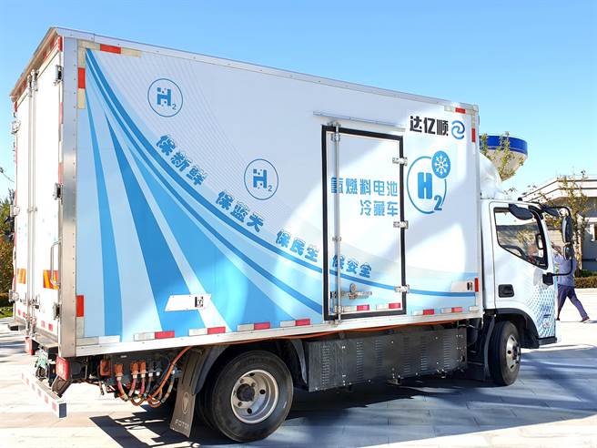 用「日本式衰退」类比中国？甬兴证券副总裁许维鸿驳斥：张冠李戴、贩卖焦虑。图为大陆近年来大力发展的新能源汽车。（蓝孝威摄）