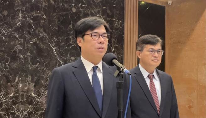 高雄市长陈其迈(左)。（洪靖宜摄）