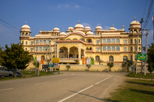 哈雅納省（Haryana）昨天有印度教徒舉行宗教節慶遊行，結果多達上千人的隊伍行經努鎮（Nuh）時，與當地穆斯林團體爆發衝突，4名死者當中，有2人是後備警察，另有45人受傷。圖為哈雅納省（Haryana）。(圖/shutterstock)