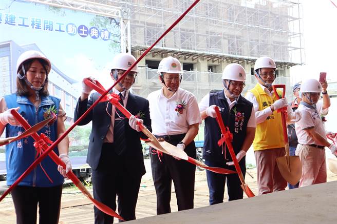 竹东全民运动馆1日举办动土典礼，预计2025年完工。（邱立雅摄）