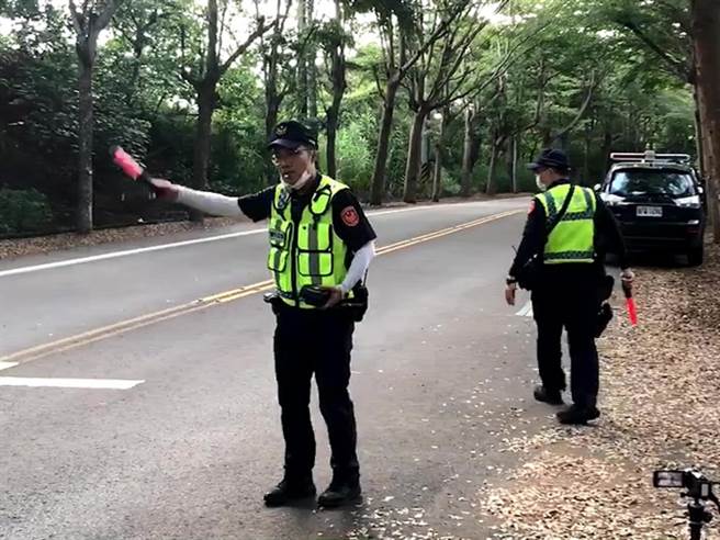 彰化警分局派员在139县道强力执法。（警方提供／孙英哲彰化传真）
