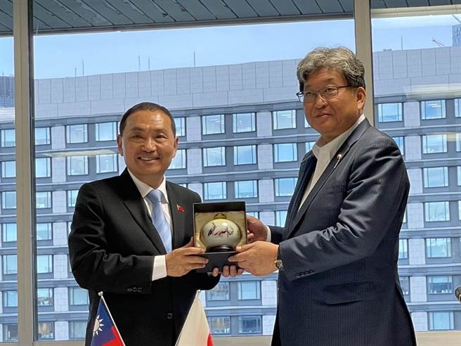 国民党总统参选人侯友宜今下午拜会日本自民党政调会长萩生田光一。（张薷摄）