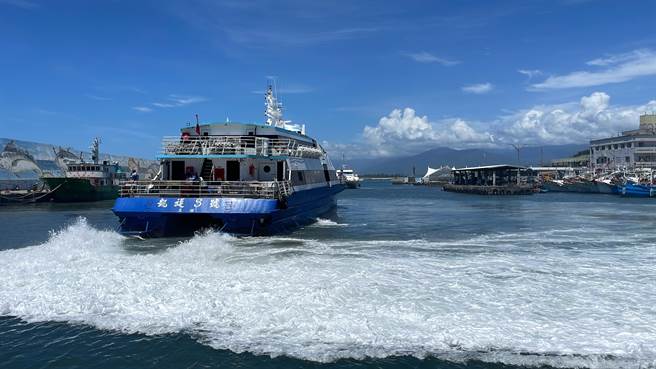 受卡努颱风外围环流影响， 8月2日午后台东往返绿岛航线停航，8月3日至8月4日台东往返兰屿及后壁湖往返兰屿航线全数停航。（萧嘉蕙摄）