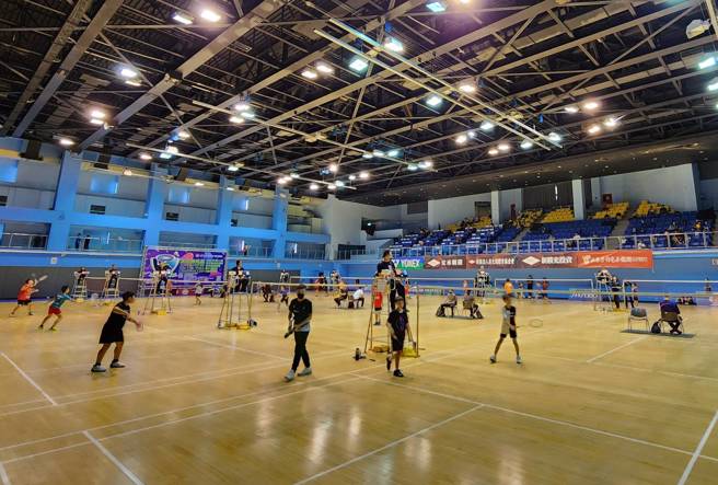第17届全民会长杯国际羽球锦标赛暨青少年羽球分龄锦标赛，8月1日起在台北体育馆进行5天超过3000场赛事。（中华民国全民羽球发展协会／陈筱琳台北传真）
