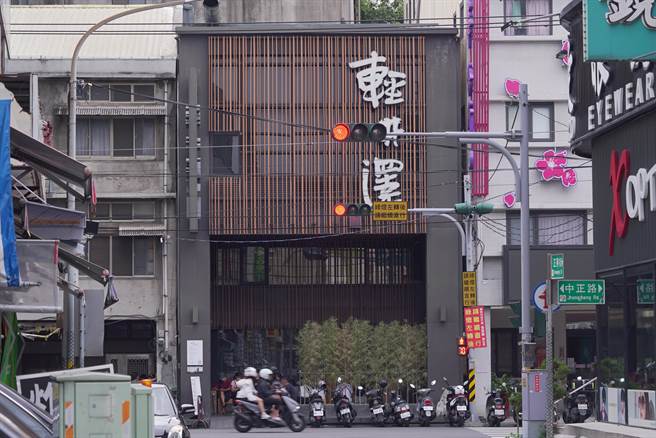 知名排队火锅名店「轻井泽」，最早是2003年从员林发迹，很多人都以为是台中。（吴建辉摄）