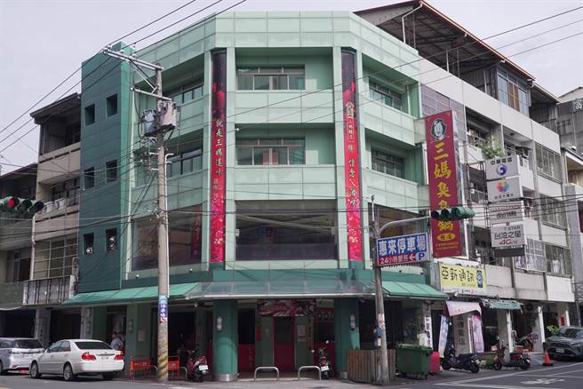 1998年以丈母娘外号三妈创立的「三妈臭臭锅」，创始店与总部一样来自员林。（吴建辉摄）