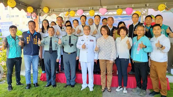 国军台中总医院与「台中市蒙特梭利教育基金会」携手合作，成立「职场互助教保服务中心」1日盛大开园揭牌。（国军台中总医院提供／冯惠宜台中传真）