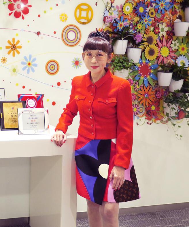 遠百總經理徐雪芳入榜台灣最佳女性CEO上市TOP20。（圖／遠百提供）