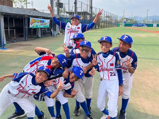 彰化縣伸東國小樂樂棒球隊前往韓國參加「2023亞洲盃Teeball錦標賽」，連克日韓等強隊勇奪冠軍。（彰縣府提供／孫英哲彰化傳真）