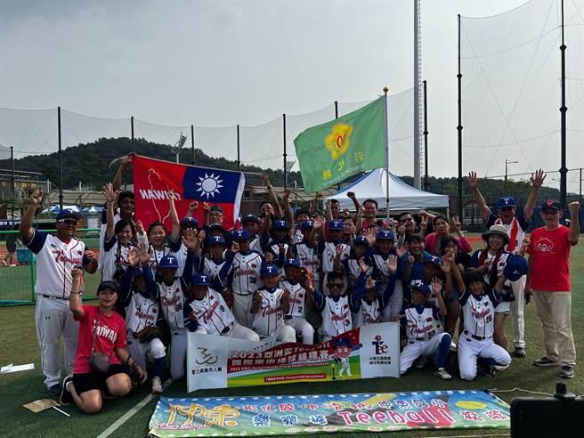 彰化縣伸東國小樂樂棒球隊前往韓國參加「2023亞洲盃Teeball錦標賽」，連克日韓等強隊勇奪冠軍。（彰縣府提供／孫英哲彰化傳真）