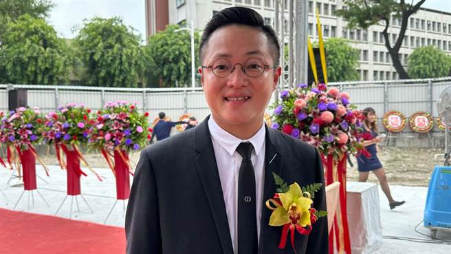 身兼高市不动产公会理事长的陆照廷指出，政府打房是短暂的，将持续要求会员同业供给减量，不要过量，否则削价竞争，反而让房市不健康。（柯宗纬摄）