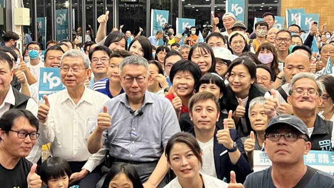 力挺民眾党总统参选人柯文哲的「云嘉南智库台湾选哲之友会」与「府城KP台湾选哲之友会」，1日晚间在台南市新营区举办成立大会。（张毓翎摄）