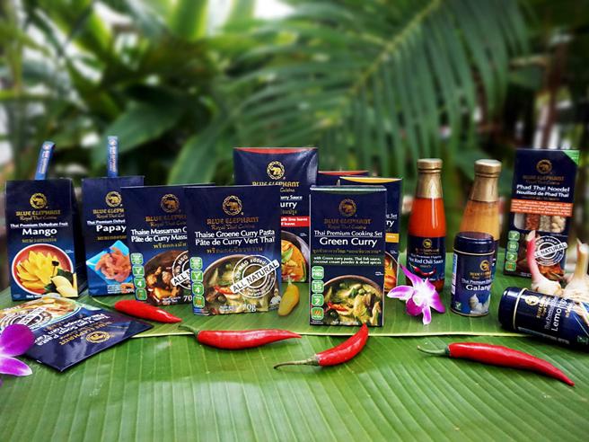即日起至8月10日city’super全台8店泰国展开卖泰国米其林宫廷料理「Blue Elephant蓝象泰酱料理包」系列。（city’super提供）