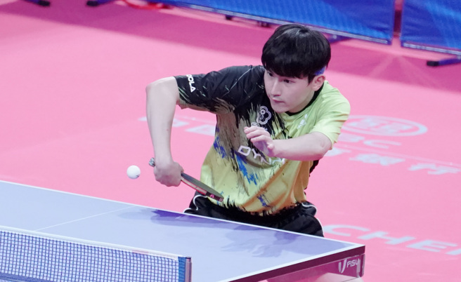 中華男子桌球隊在團體賽金牌戰0比3不敵中國隊，黎昕陽第3點第2局鏖戰取得表現不俗。(大專體總提供／黃邱倫台北傳真)