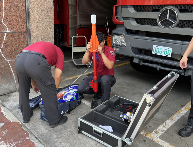 適逢天文大潮，加上卡努颱風外圍環流降雨，北市消防局已完成整備。（圖／北市消防局提供）