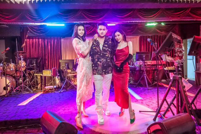 梁轩安今年力捧余曼曼发片，老婆萧淑慎还帮忙拍MV。（图／取自萧淑慎脸书）