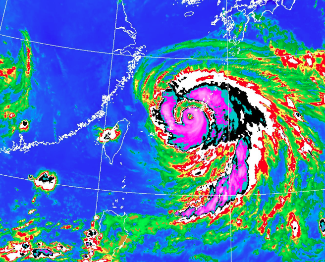 卡努不排除有成為強颱的可能，預計今晚發布陸上颱風警報，北部、東北部首當其衝。(翻攝自氣象局)