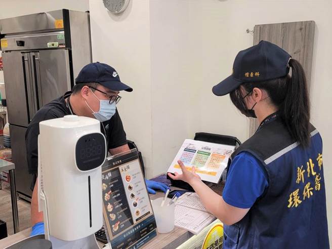 禁用PLA免洗餐具政策1日上路，新北市环保局抽查324家业者皆符合规定。（新北市环保局提供）