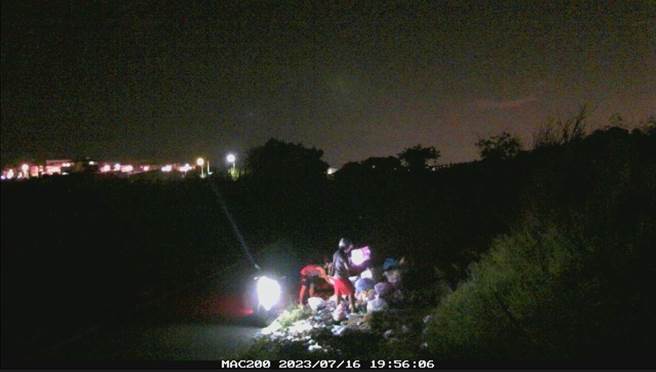 即便夜间违法也无所遁形。（苗栗县政府提供／李京升苗栗传真）。（苗栗县政府提供／李京升苗栗传真）