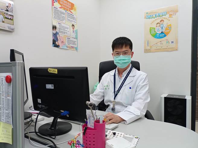 医师赖建亦表示，基因检验能协助厘清病因，并能预测疾病走向，及时给予相应治疗。（新竹台大提供／王惠慧新竹传真）