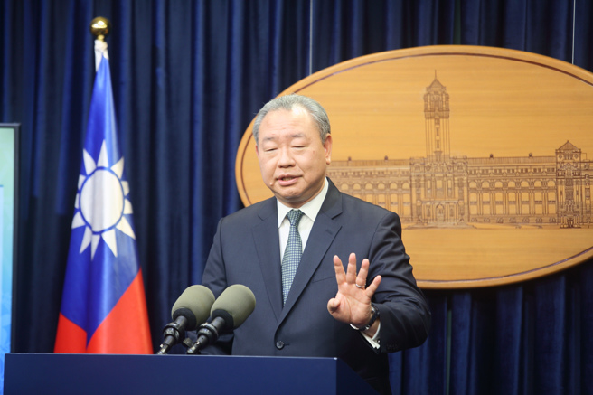 总统府由外交部次长俞大㵢（如图）2日召开记者会，宣布副总统赖清德将担任蔡英文总统的特使，12日出发前往巴拉圭，参加巴国总统当选人潘尼亚（Santiago Pena Palacios）就职典礼，并过境美国。（张铠乙摄）