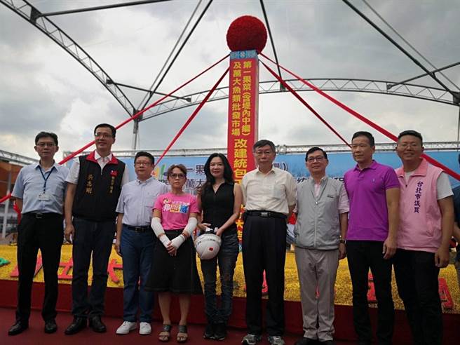 民進黨高市議員邱俊憲今（2）日狠酸，北市議員只准前台北市長柯文哲花150億改建台北第一市場，卻惡意詆毀高雄爭取改建台灣重要遠洋漁業基地前鎮漁港？（摘自邱俊憲臉書）