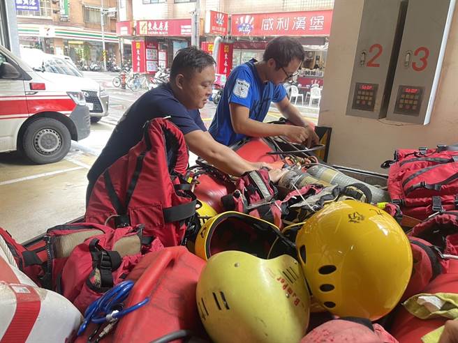 新北市消防局第六大队针对卡努颱风进行各项救灾设备整备。（新北市消防局提供／徐佑升新北传真）