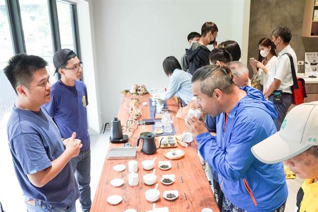 基北北桃农业跨域交流，在坪林特色茶园展现青农创新理念。（农业局提供）