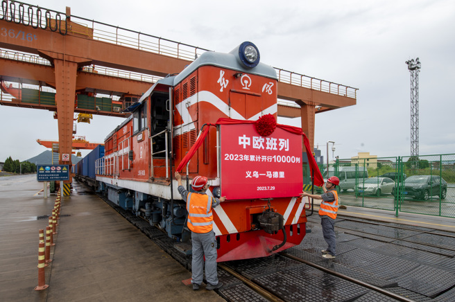 一带一路倡议期望重建古丝路，透过庞大基础建设支出，把中国跟亚洲、欧洲和更远的地方连结起来。（图／新华社）