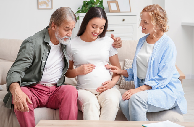 许多传统的长辈都觉得女儿怀孕无法替原本的家庭传宗接代，图为示意图，与当事人无关。（图／shutterstock）