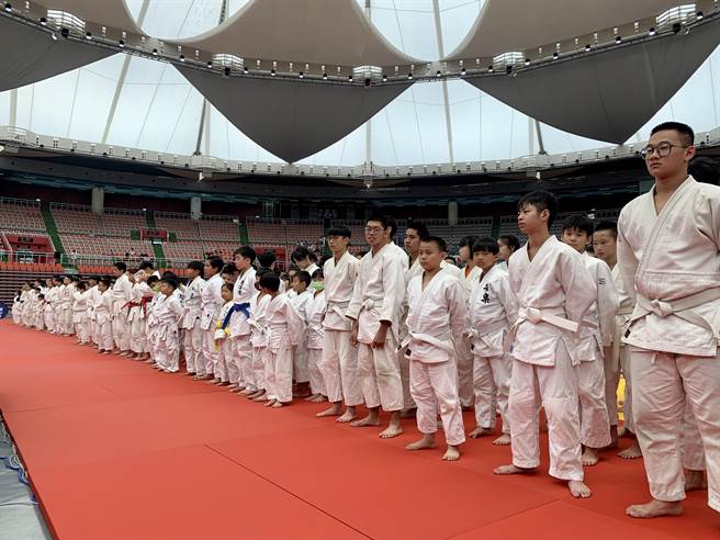 桃園市立綜合體育館今舉行「2023年中華民國柔道錦標賽」開幕典禮，總計約有1300名來自全國各年齡層選手參賽。（桃園市體育局提供／陳夢茹桃園傳真）