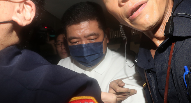 NONO北檢偵訊1個半小時，涉嫌重大50萬元交保。(劉宗龍攝)