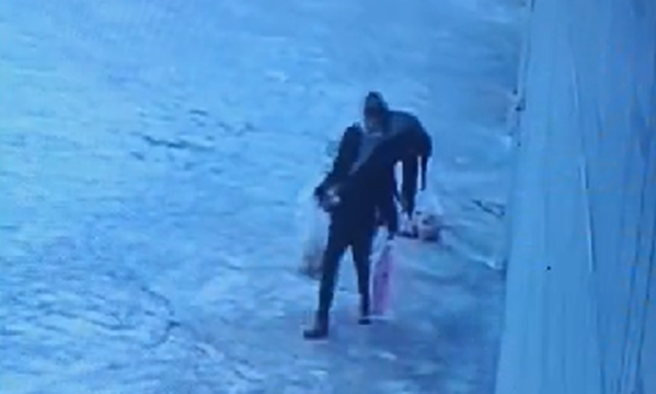 店家表示，客人吃剩的白饭会给员工带回给家禽食用。（图／截图自店家提供监视器画面）