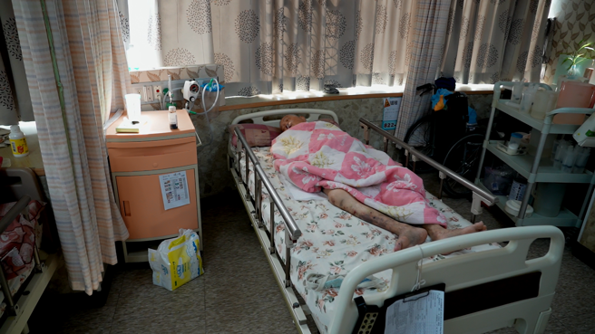 许多家属以及社会局安置的长辈个案面临了等不到床位的窘境。(图/何祥瑀)